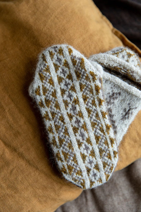 Laine: 52 Weeks of Socks Vol II