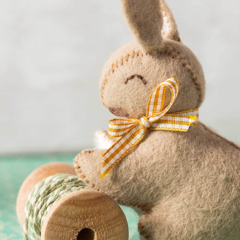 Corinne Lapierre: Filtkaniner / Bunnies Felt Craft Kit