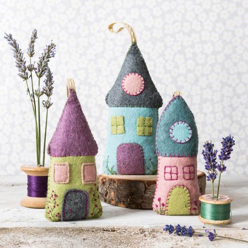 Corinne Lapierre: Lavendel Hus / Lavender Houses Felt Craft Kit